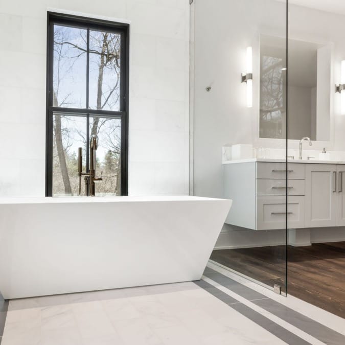 Freestanding Tub and Tub Filler with Window Freestanding Tub and Tub Filler with Window