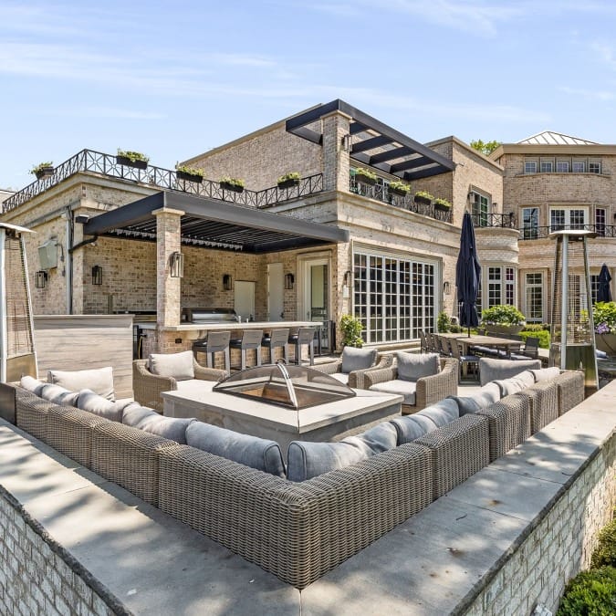 Outdoor Kitchen with Fire Table Seating