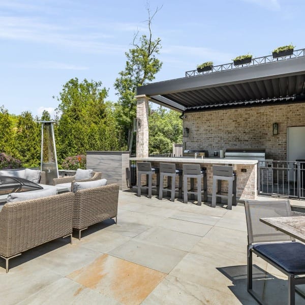 Outdoor Kitchen with Azenco Pergola and Service Bar