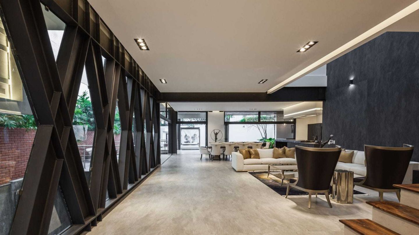 Luxury Home Color Palettes: Choosing the Right Hues for Custom Interiors